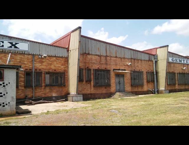 5,200M² WAREHOUSE TO LET IN AUREUS